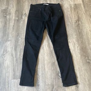 711 women’s Levi’s skinny black jeans